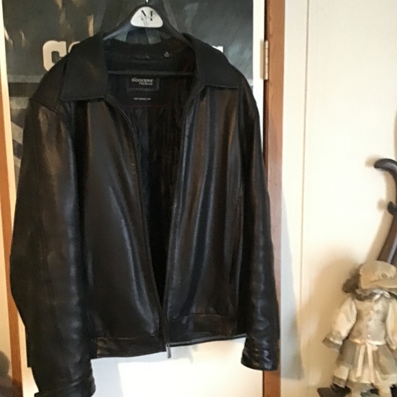 A dickies leather jacket size medium and 1 London fog jacket size medium to larg - Picture 1 of 4